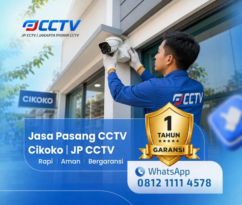 Teknisi JP CCTV melakukan pemasangan kamera CCTV di Cikoko