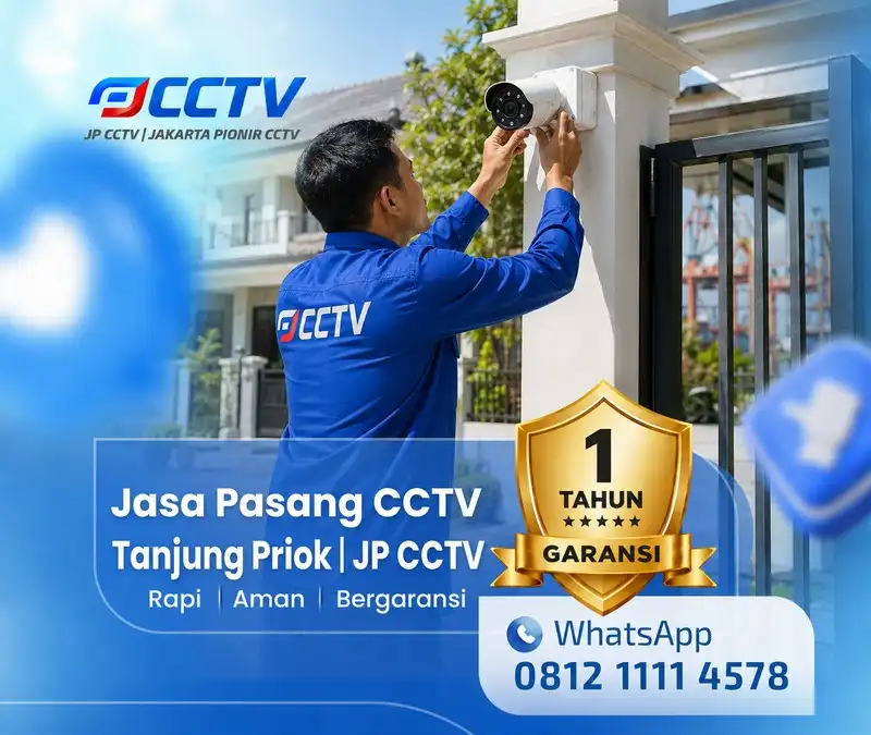 Teknisi JP CCTV melakukan pemasangan kamera CCTV di Tanjung Priok