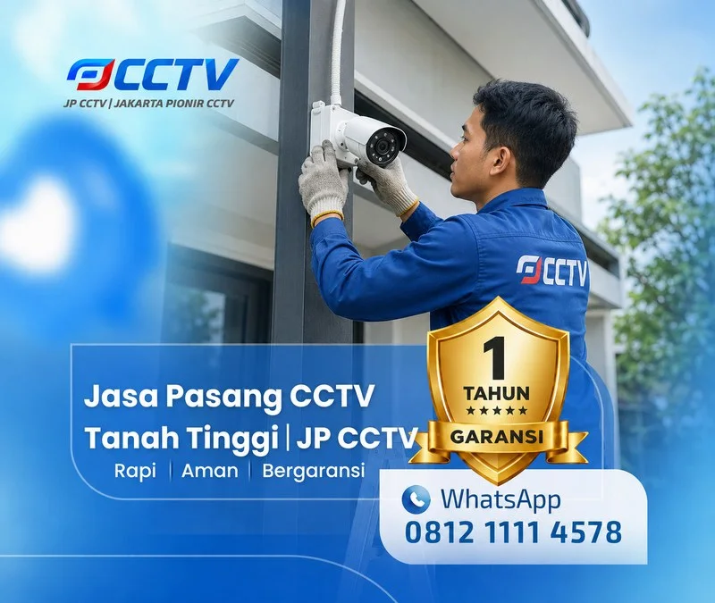 Teknisi Jasa Pasang CCTV Tanah Tinggi sedang melakukan instalasi