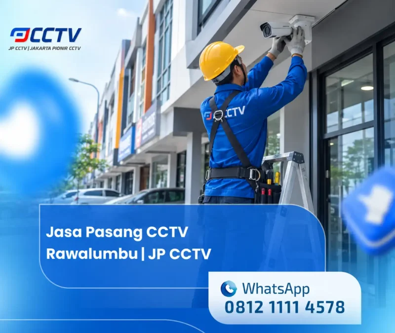 Teknisi JP CCTV sedang memasang kamera CCTV di area ruko Rawalumbu menggunakan tangga dengan latar bangunan komersial modern.